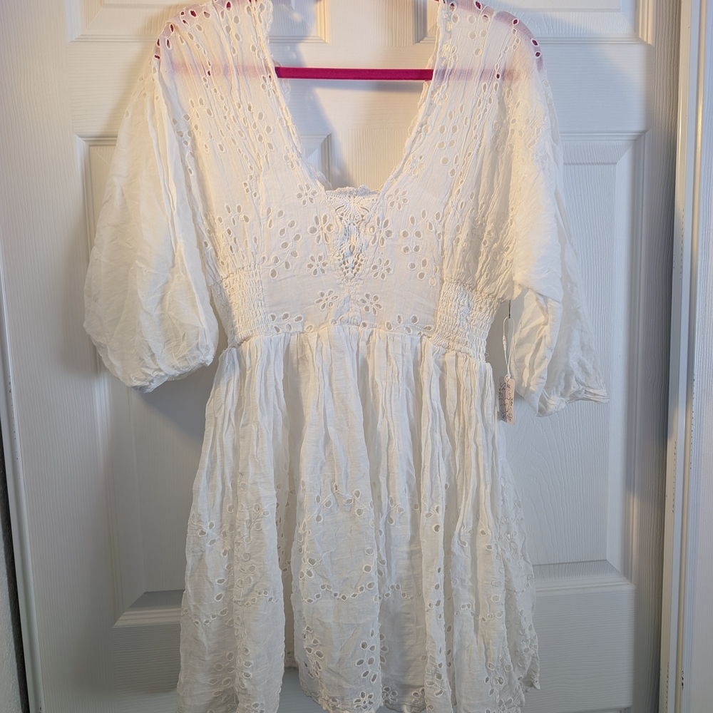 Elegant White Lace Dress - Picture 3 of 7